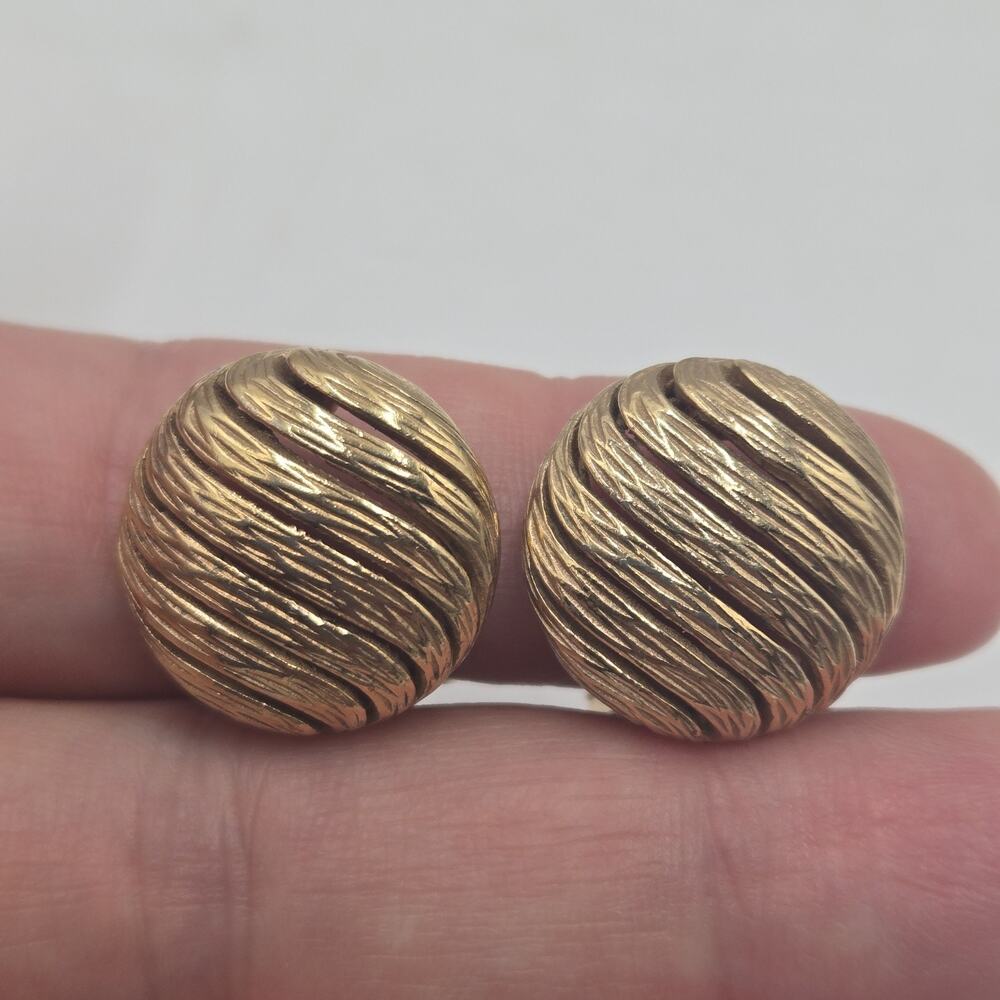 Vintage CINER Gold Plated Round Ribbed Button Clip On Earrings Designer Chic